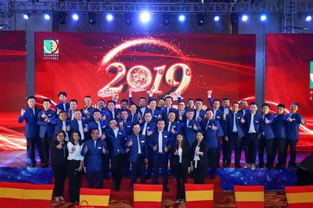 2019年3月，紅古軒榮升為中山市家具商會永遠(yuǎn)名譽(yù)會長單位